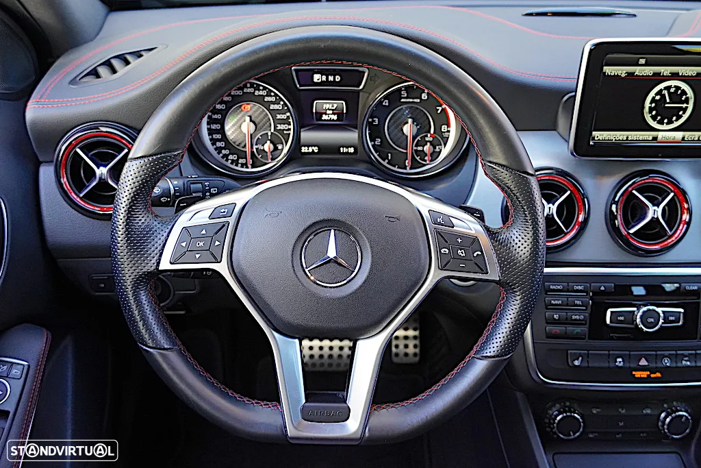 Mercedes-Benz GLA 45 AMG 4-Matic - 32