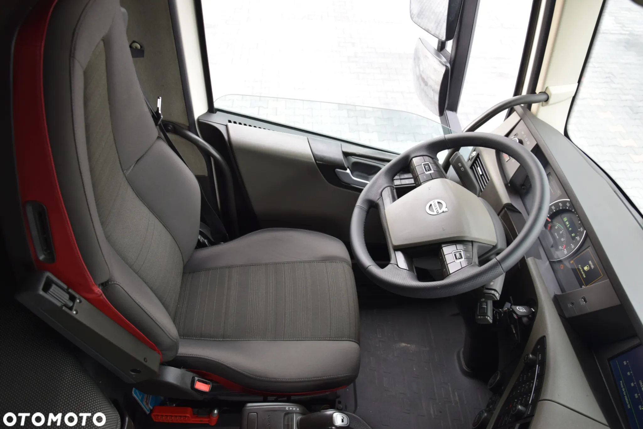 Volvo FH460 / EURO 6 / ACC / LEDY / FULL SPOILERY / SERWISOWANY / SPROWADZONY - 26
