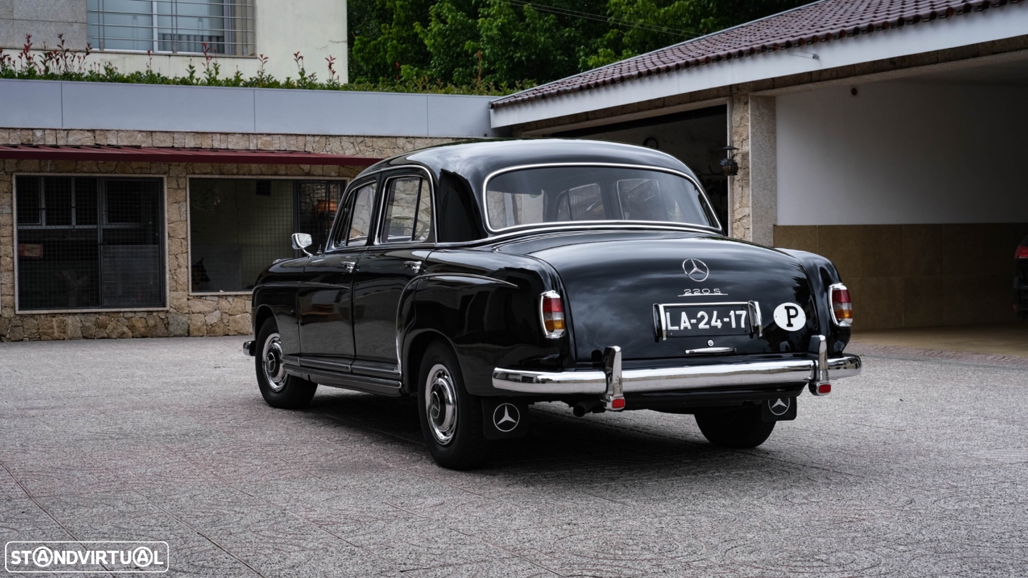 Mercedes-Benz 220 - 7