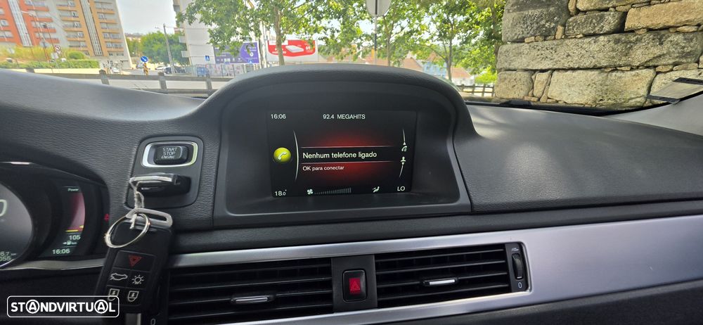 Volvo XC 70 2.0 D4 Momentum Geartronic - 43