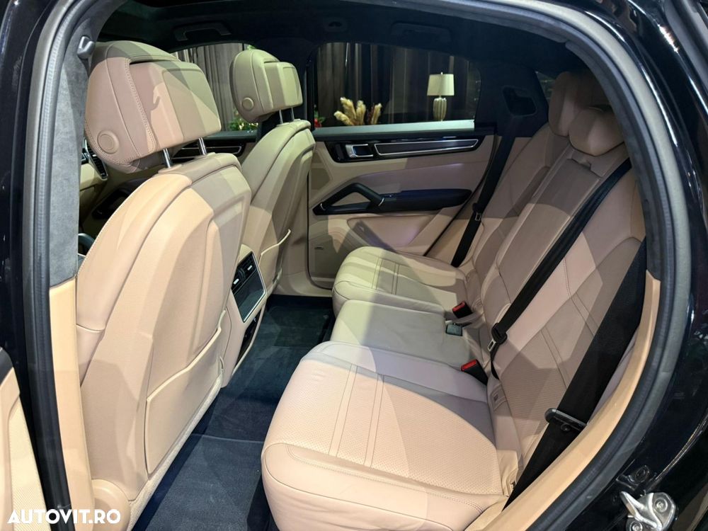 Porsche Cayenne Coupe GTS Tiptronic S - 22