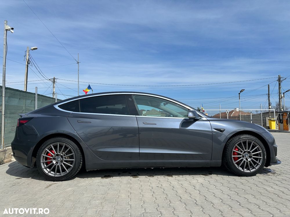 Tesla Model 3 - 40