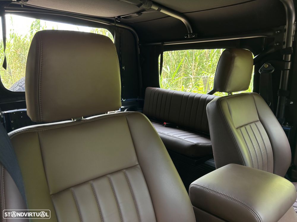 Land Rover Defender 90 2.5 Td5 Soft Top - 12
