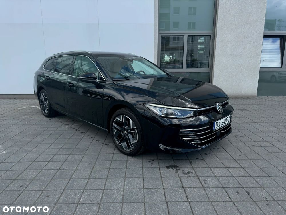 Volkswagen Passat - 1