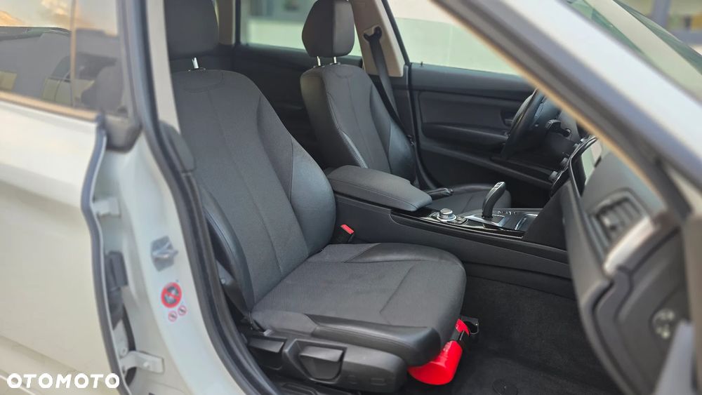 BMW Seria 3 318d Luxury Line - 21