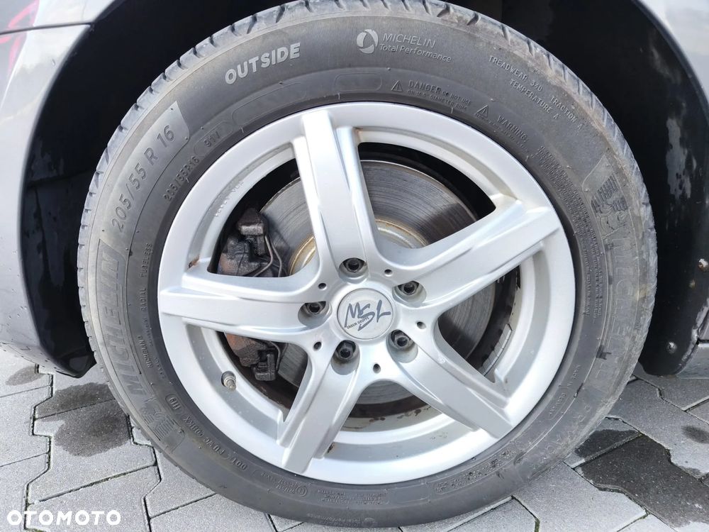 Volkswagen Golf - 27