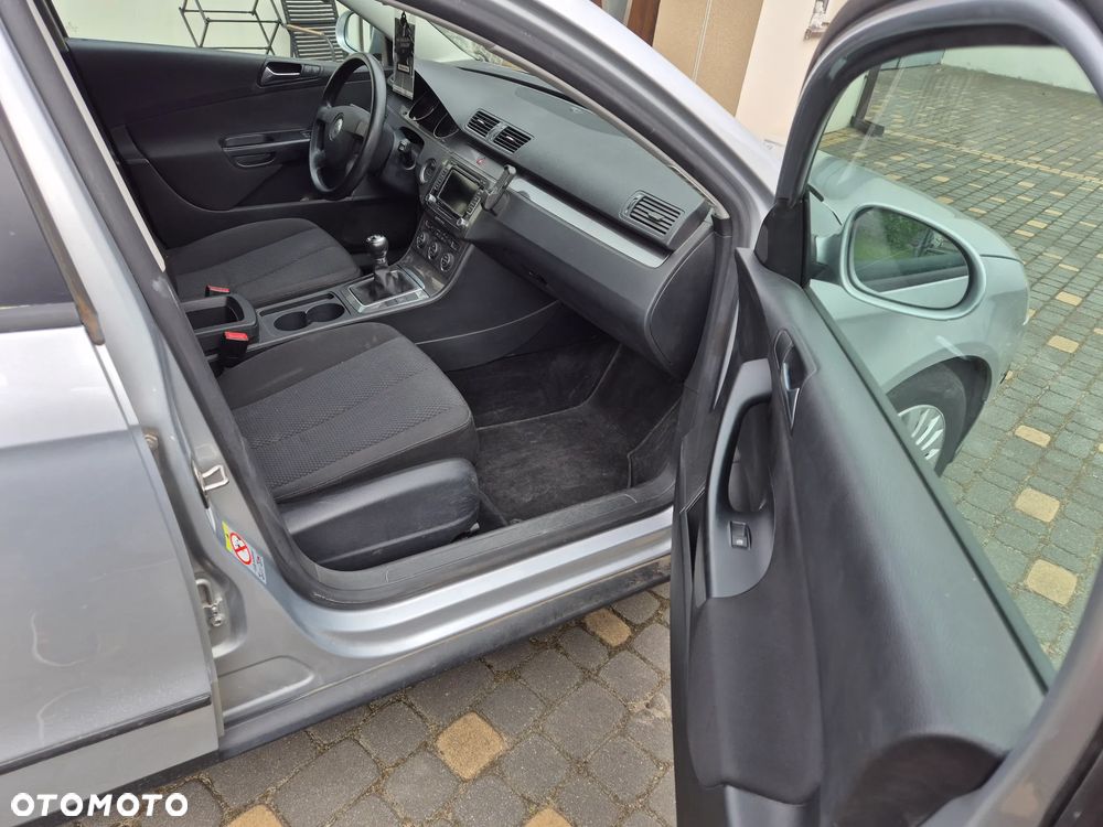 Volkswagen Passat 2.0 TDI DPF Trendline - 13