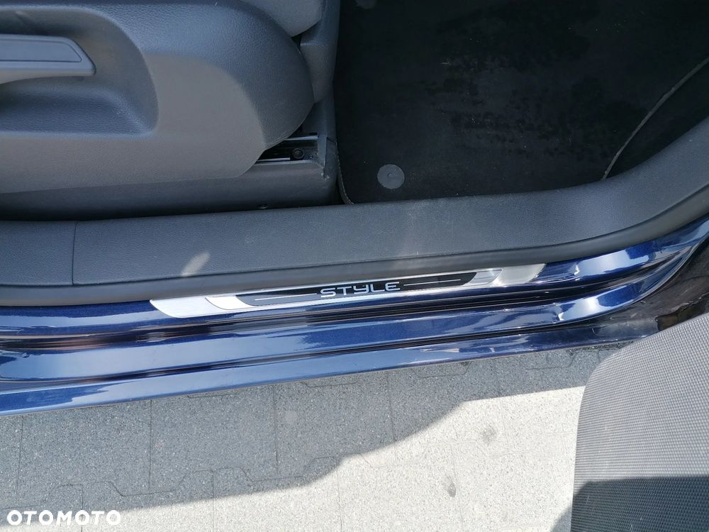 Volkswagen Touran 1.6 TDI DPF STYLE - 15