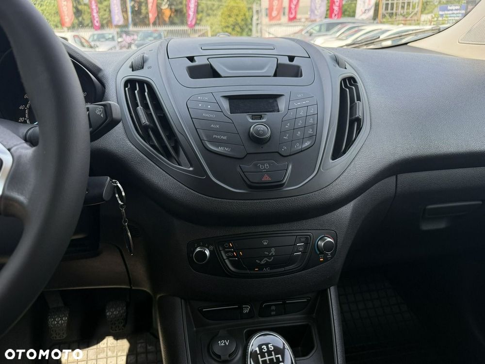 Ford Transit Courier - 23