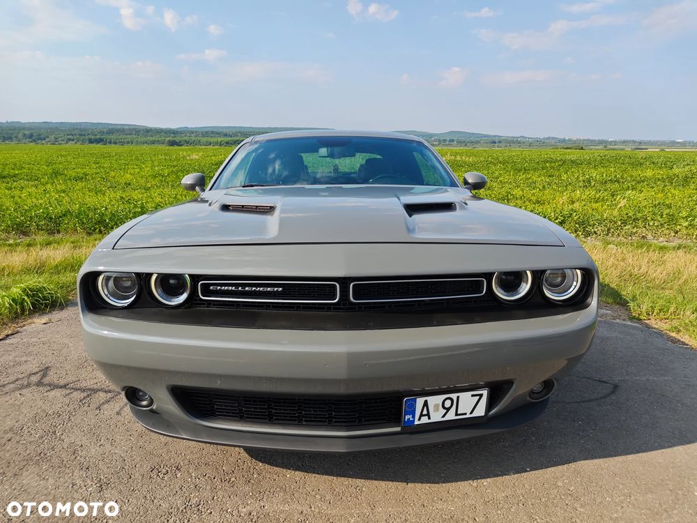 Dodge Challenger - 2