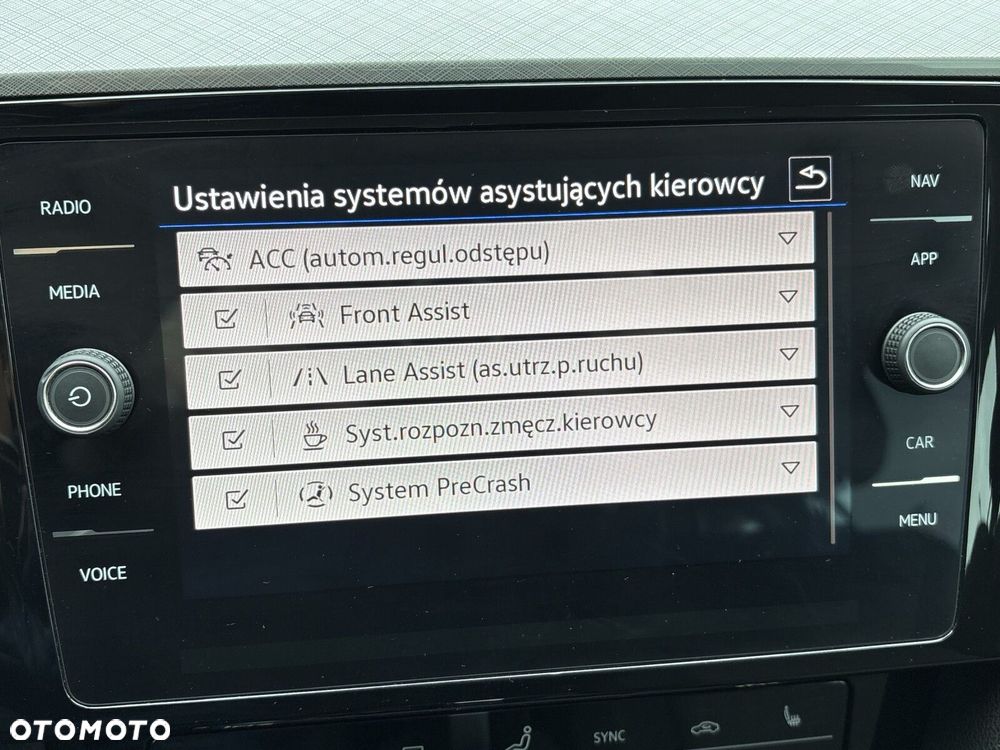 Volkswagen Passat 2.0 TDI SCR Style DSG - 26
