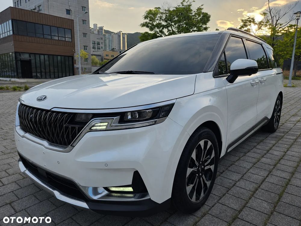 Kia Carnival - 2