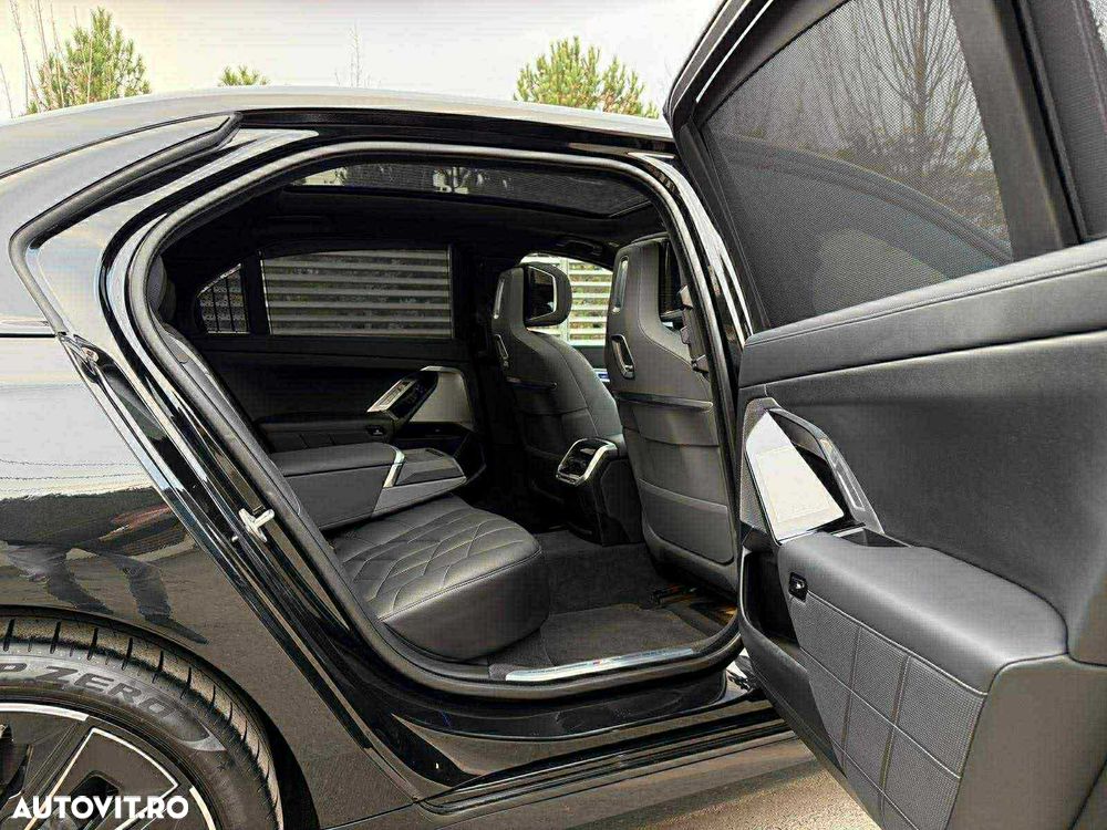 BMW Seria 7 730d xDrive MHEV - 9
