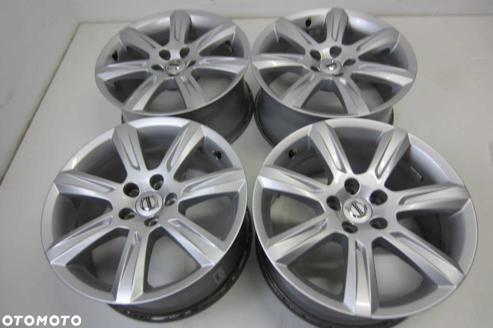 FELGI ALUMINIOWE 17 VOLVO V40 V70 XC60 C30 CX30  XC70 S80 S60 V60 V90 S90 ORYGINAŁ - 2