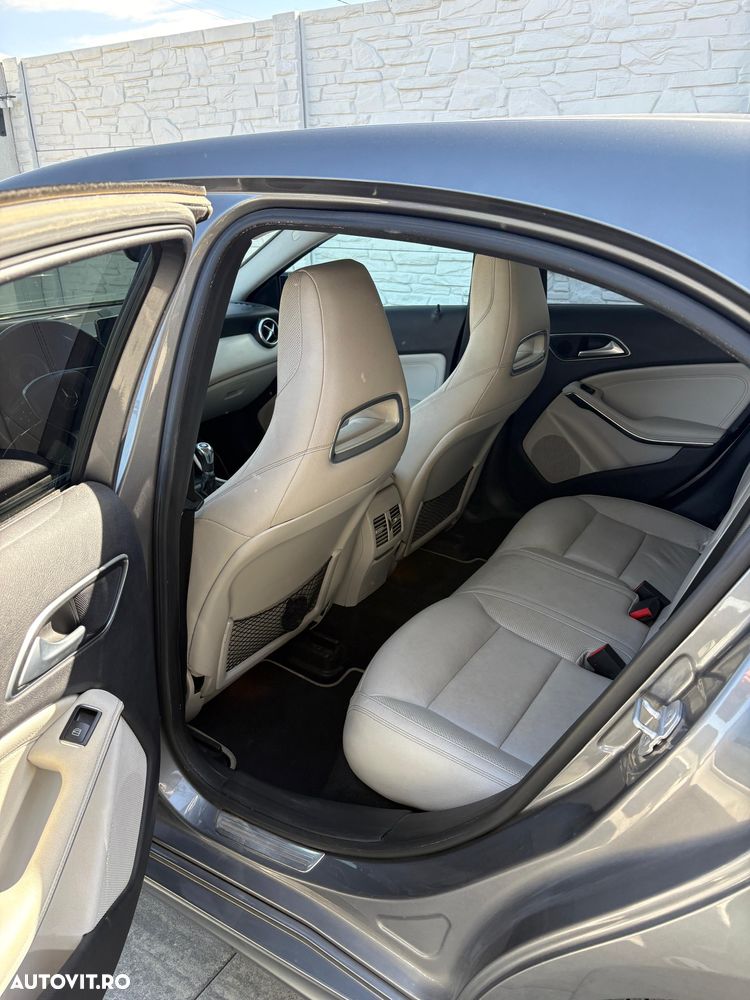 Mercedes-Benz A 200 Activity Edition - 12