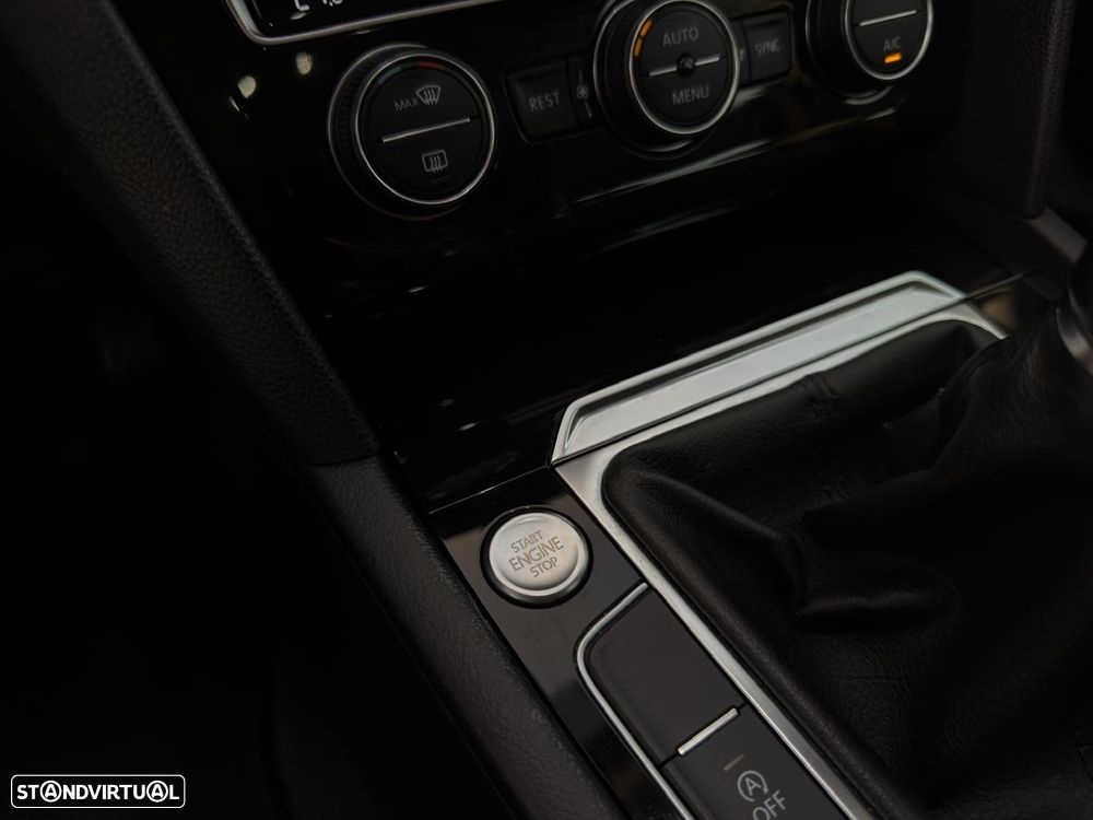 VW Passat Variant 2.0 TDi Highline - 31