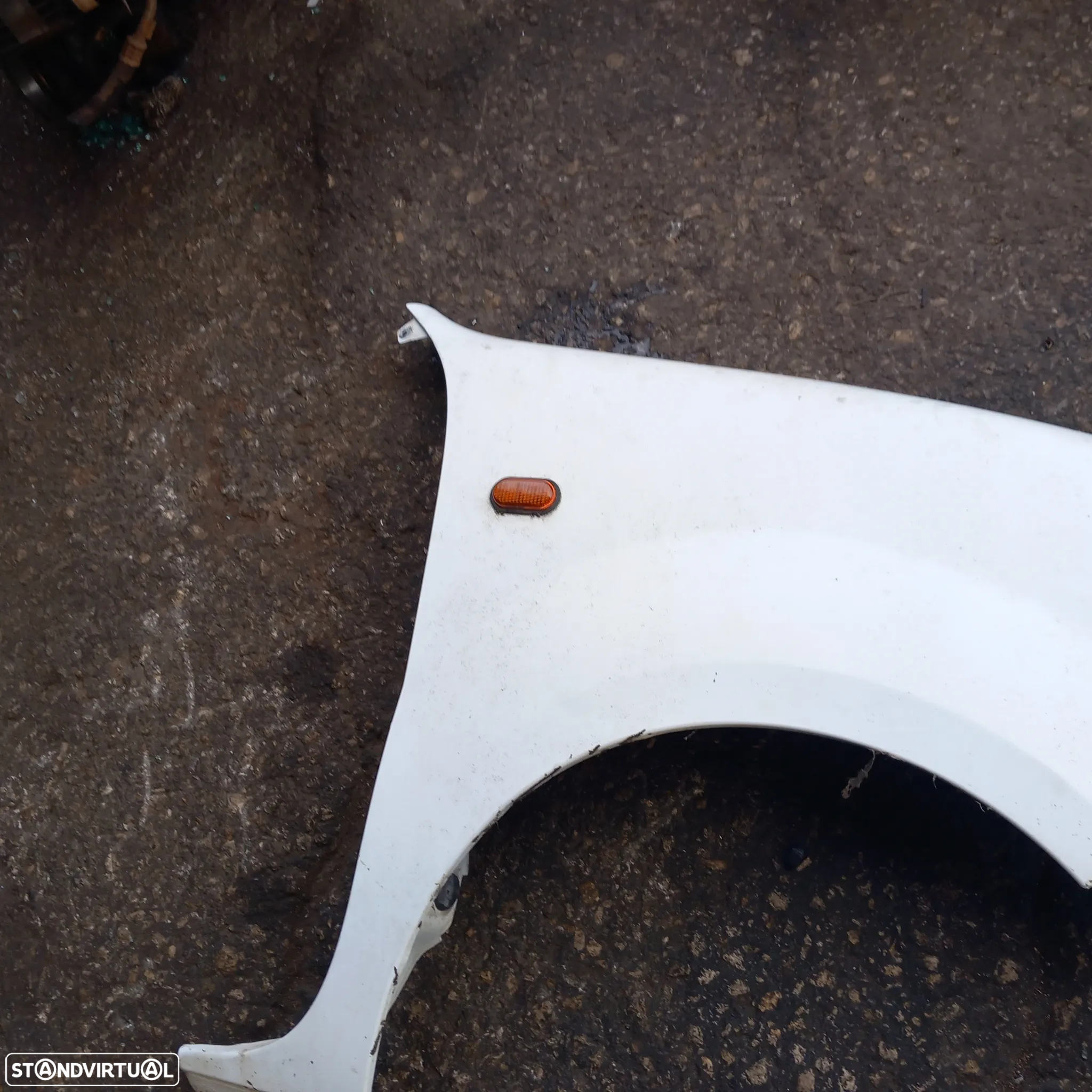 Guarda lamas passageiro renault kangoo ano 2005 - 2