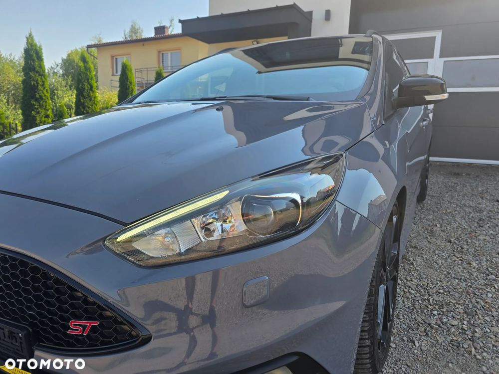 Ford Focus 2.0 EcoBoost ST mit Leder-Exclusiv-Paket - 15