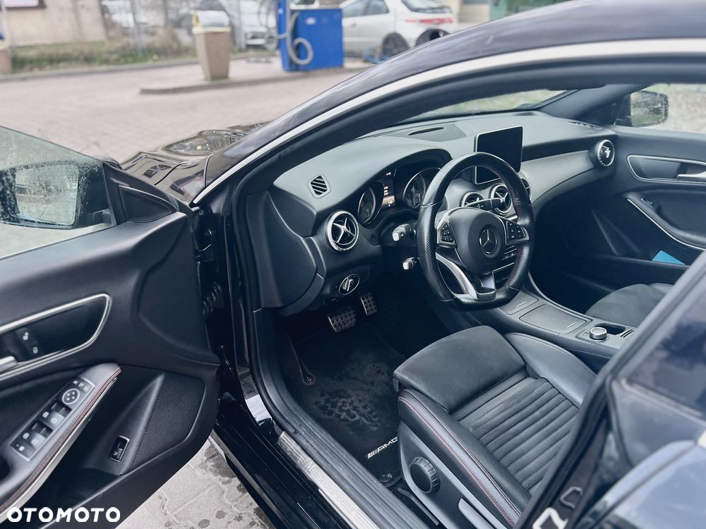 Mercedes-Benz CLA 180 7G-DCT AMG Line - 32