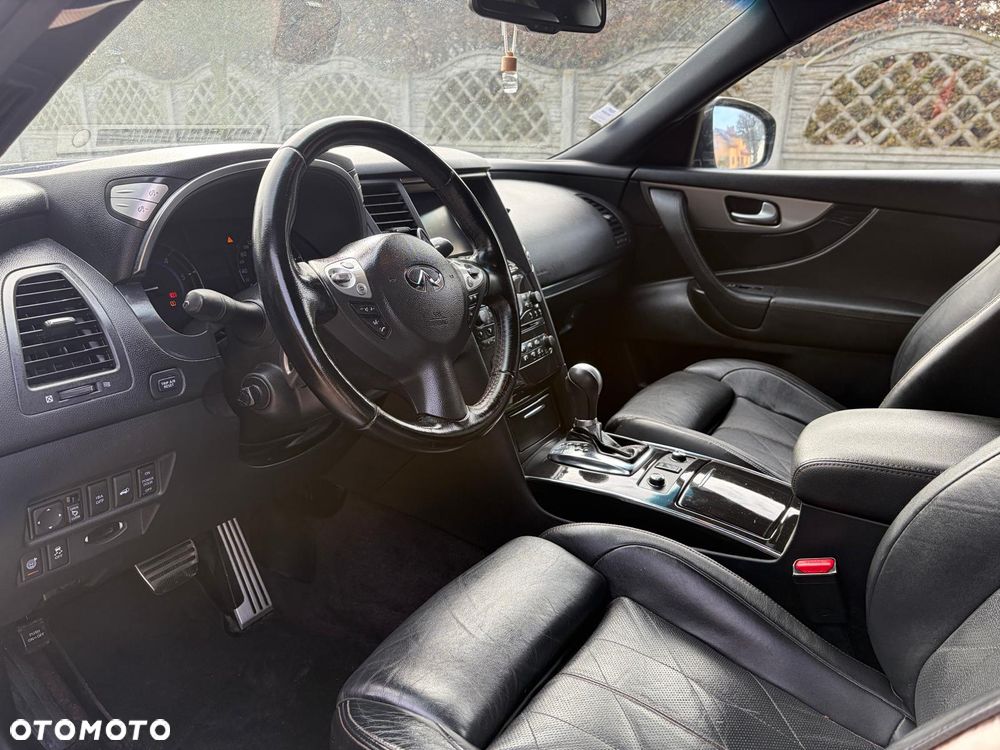 Infiniti QX70 - 10
