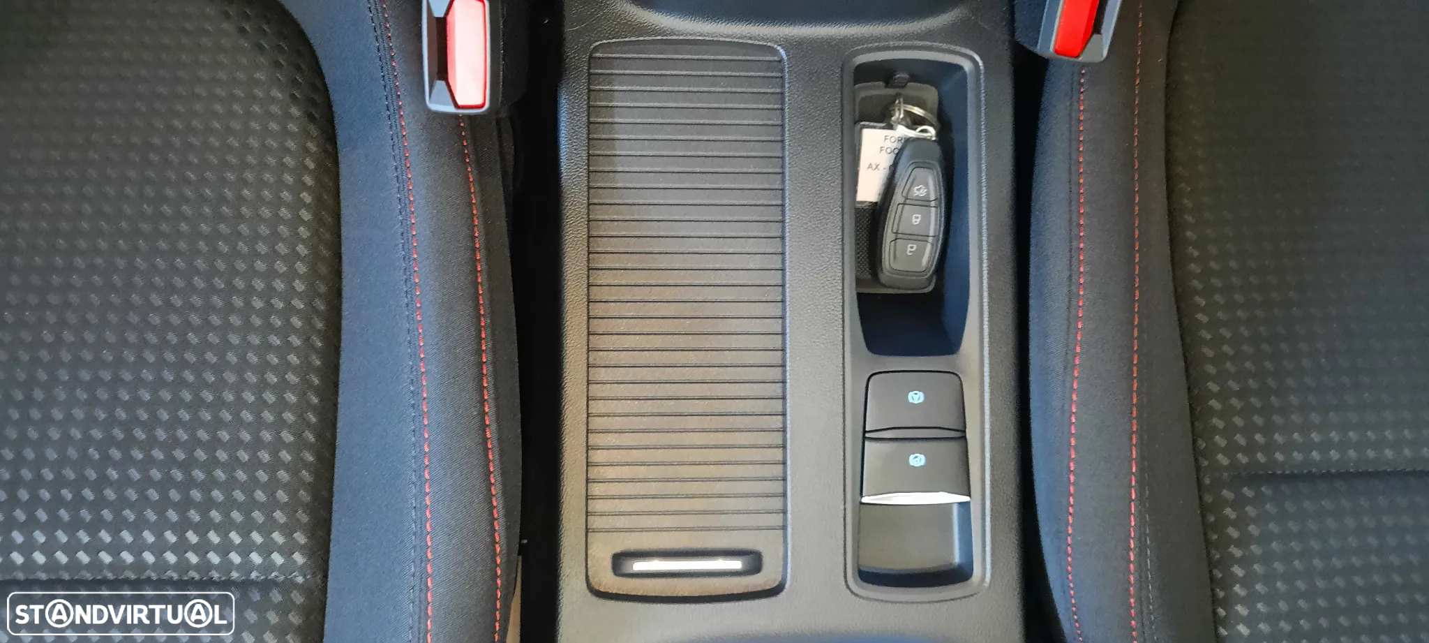 Ford Focus 1.0 EcoBoost MHEV ST-Line - 34