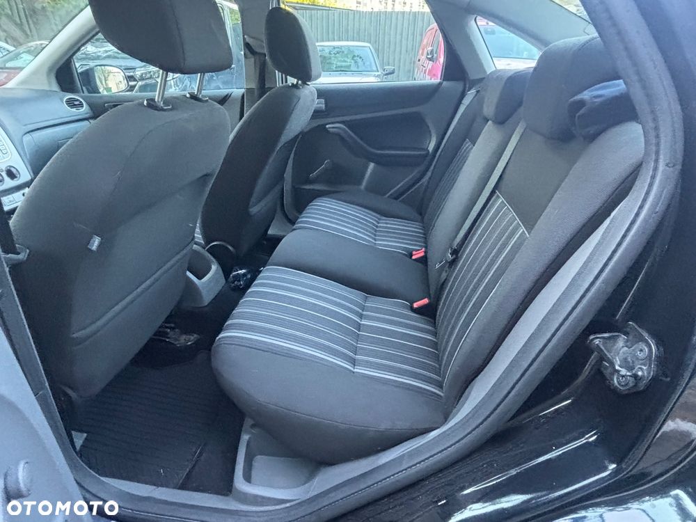 Ford Focus 1.6 Trend - 12