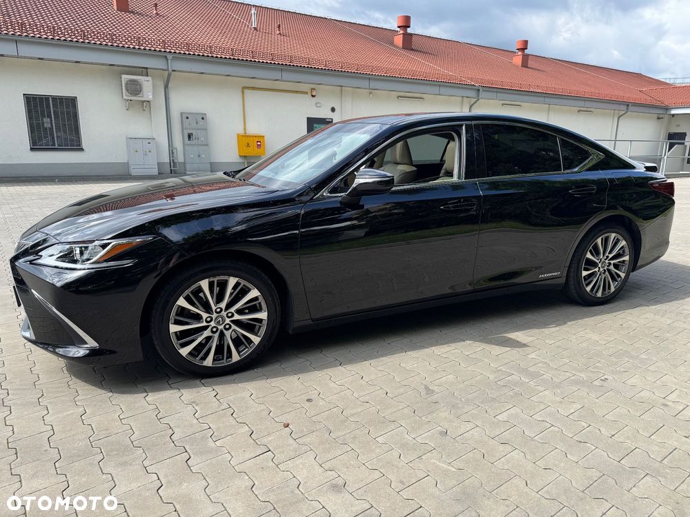 Lexus ES 300h Business Edition + - 8