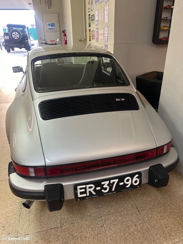 Porsche 911 Série F - 10