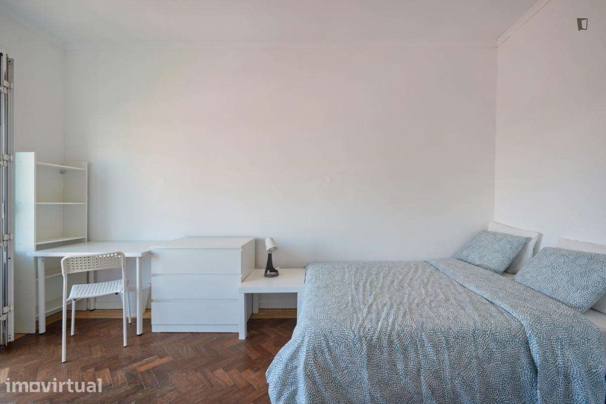 Quarto - localizado em Marquês de Pombal Lisbon - Grande imagem: 2/13