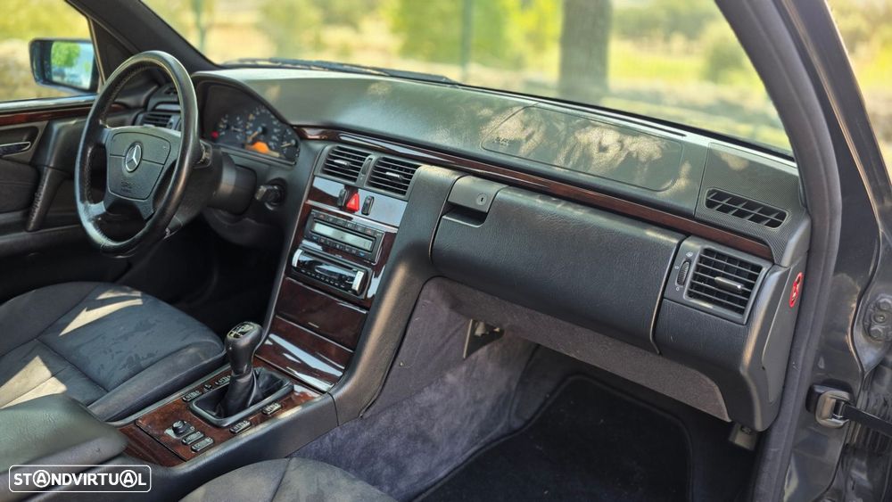 Mercedes-Benz E 300 D - 20