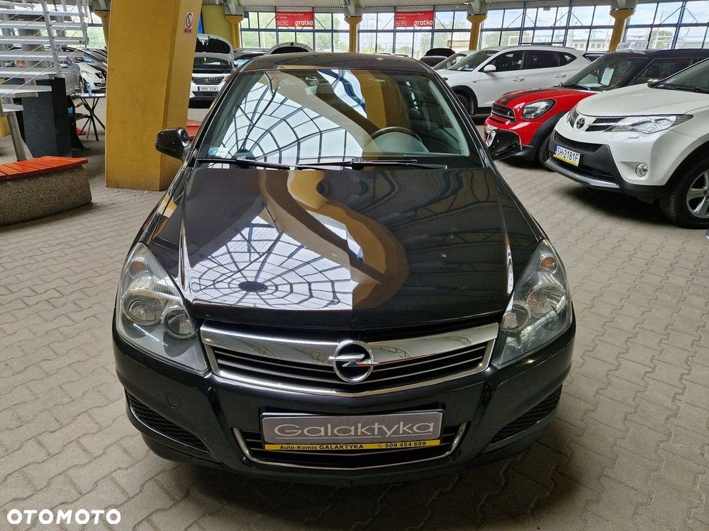Opel Astra 2011 photo 3