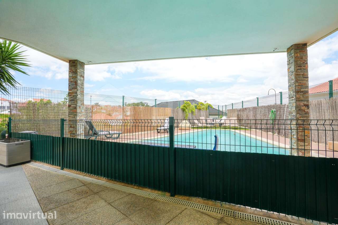 MORADIA T3 COM PISCINA 317 M² 4 PISOS E 3 FRENTES  CHARNECA DA CAPARIC - Grande imagem: 4/60