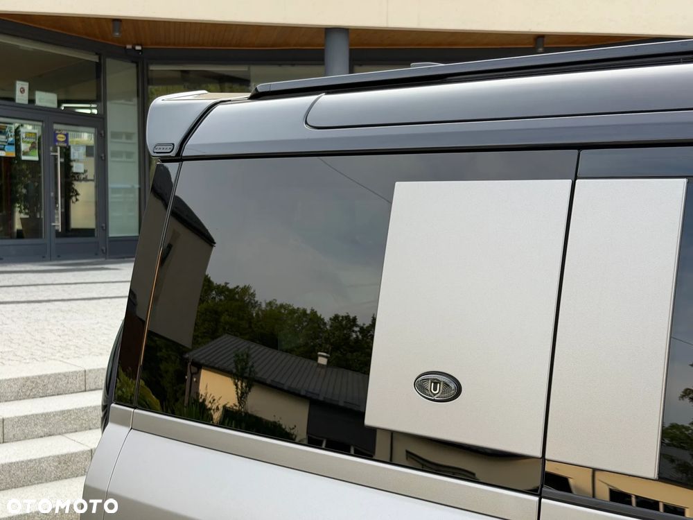 Land Rover Defender 3.0 D300 mHEV X-Dynamic SE - 23