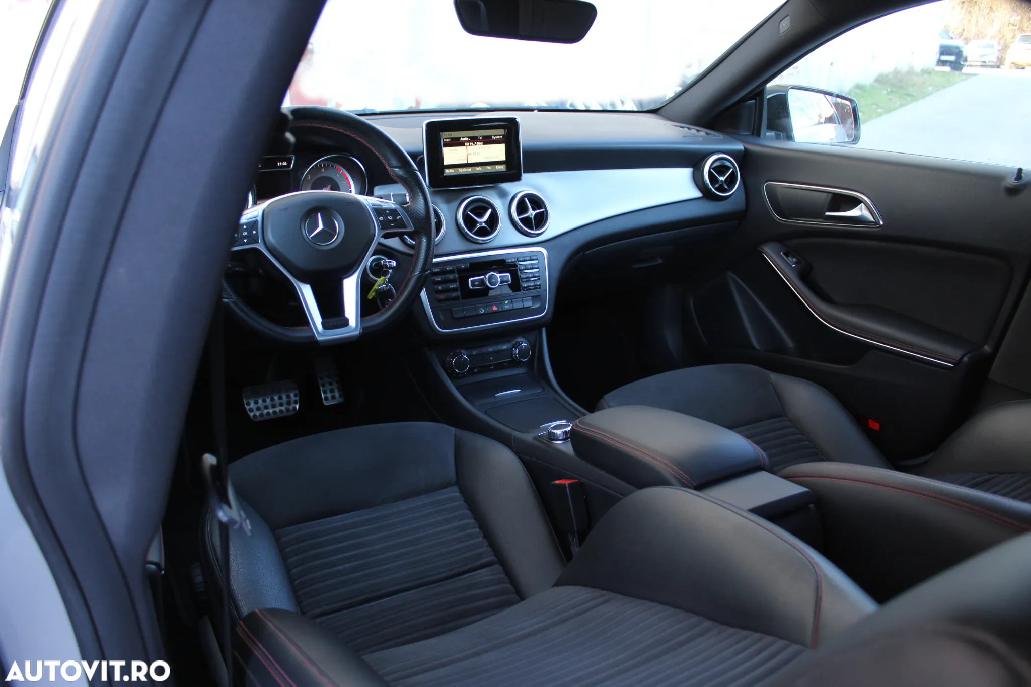 Mercedes-Benz CLA 220 CDI 7G-DCT AMG Line - 12