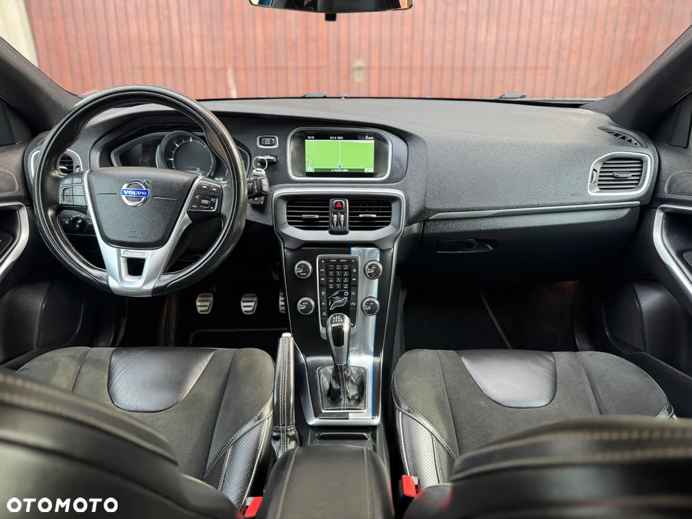 Volvo V40 D4 Drive-E R-Design Summum - 26