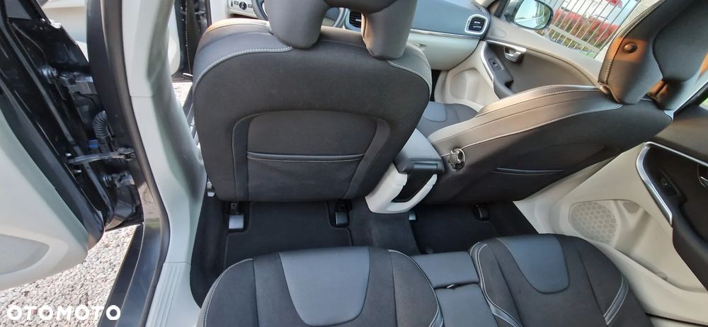 Volvo V40 D2 Momentum - 11