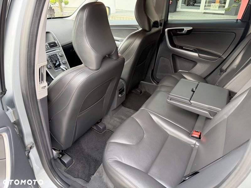 Volvo XC 60 D4 Geartronic Summum - 11
