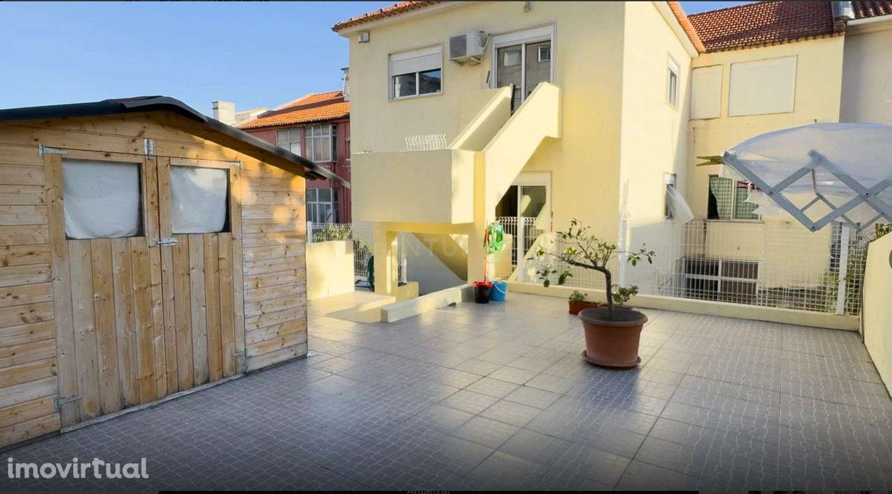 T2 Remodelado, com Logradouro privado com 45m2,  no Pragal em Almada! - Grande imagem: 3/24