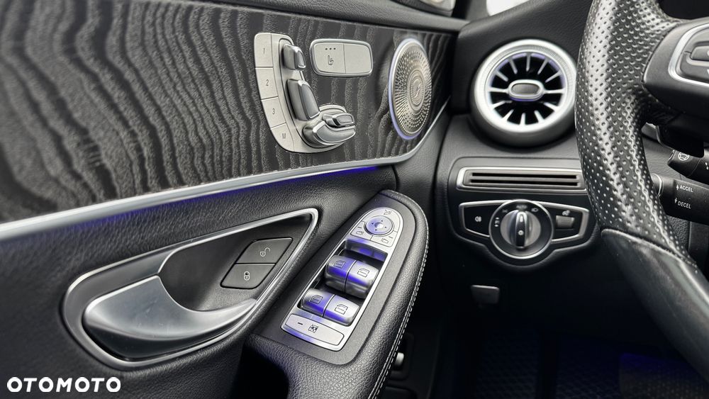Mercedes-Benz Klasa C 300 9G-TRONIC AMG Line - 24
