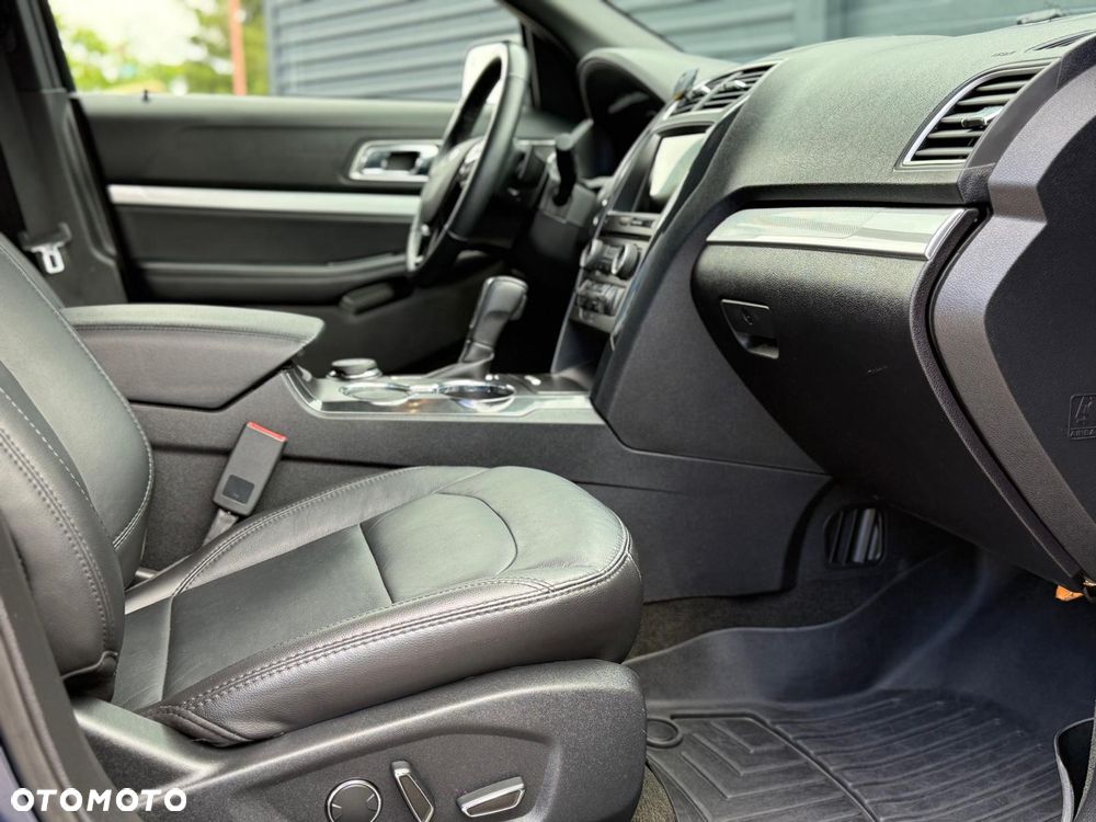 Ford Explorer - 37