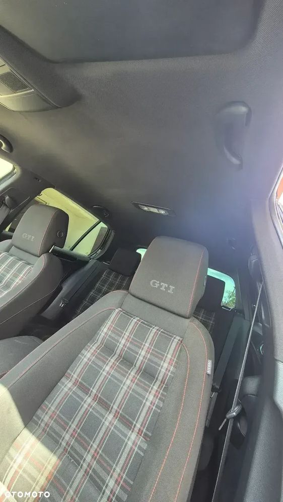 Volkswagen Golf - 22