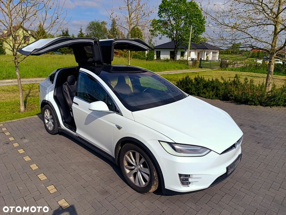 Tesla Model X - 4