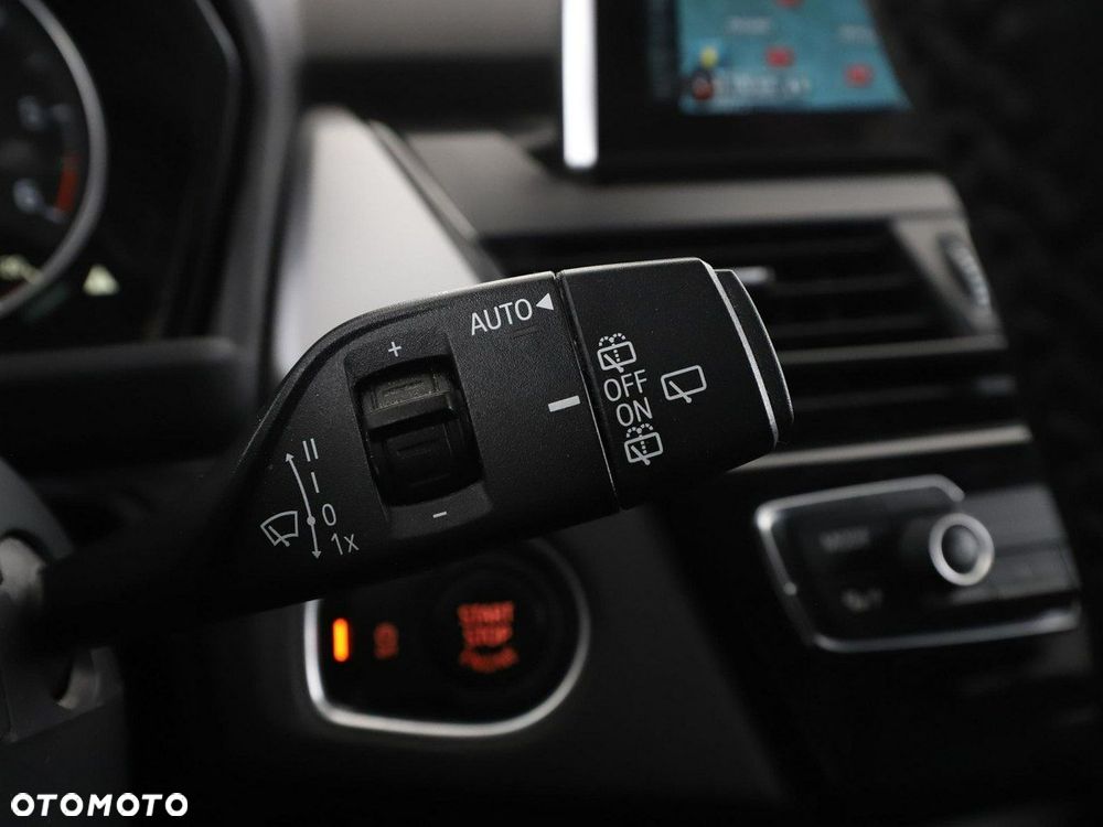 BMW Seria 2 220d xDrive - 32