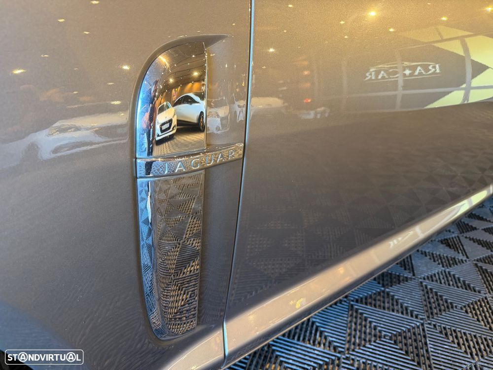 Jaguar XF 4.2 V8 Premium Luxury - 11