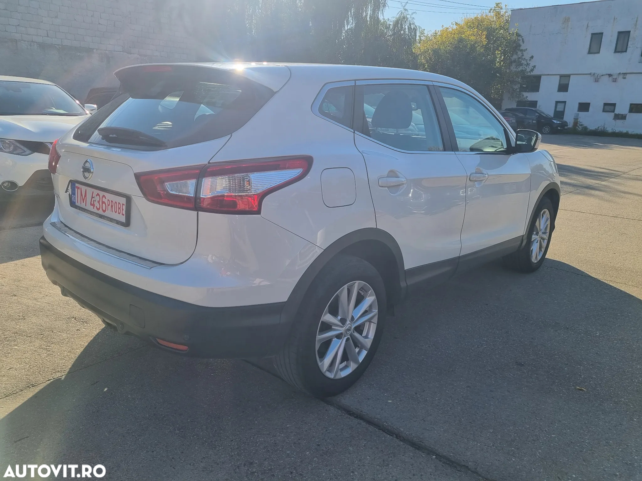 Nissan Qashqai 1.6 DCI Xtronic TEKNA - 19