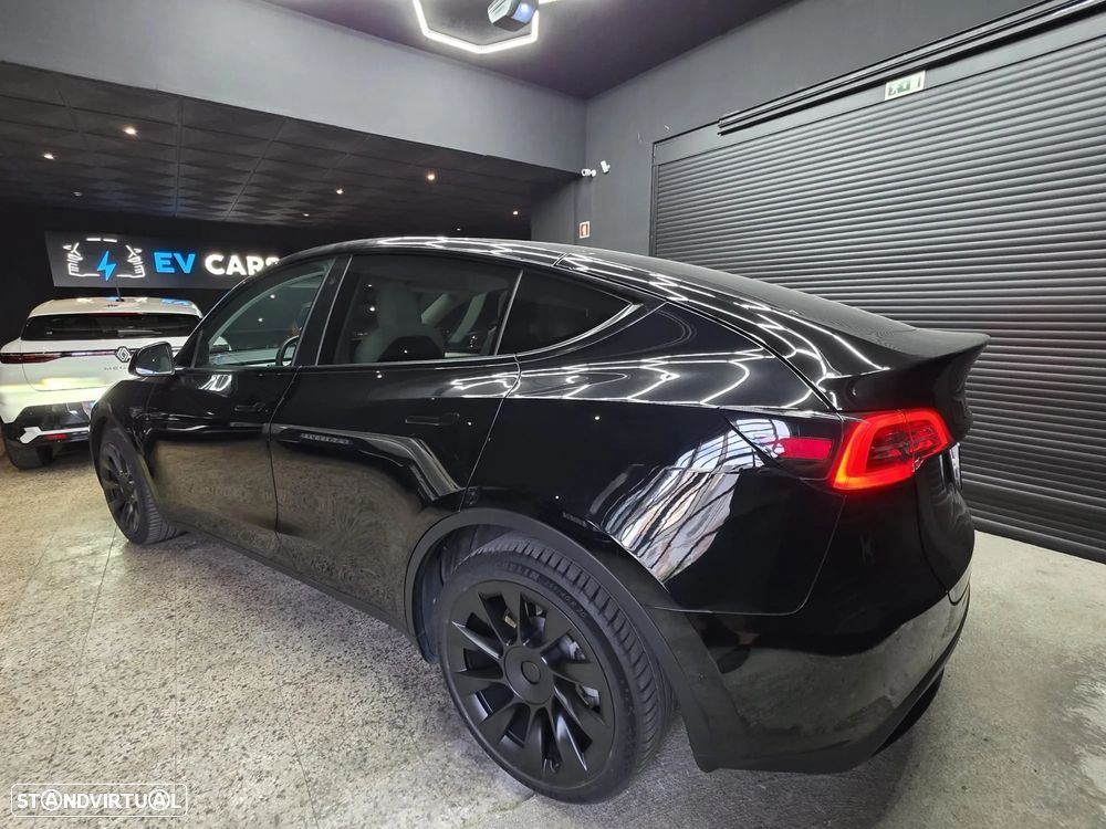 Tesla Model Y Long Range Dual Motor AWD - 18