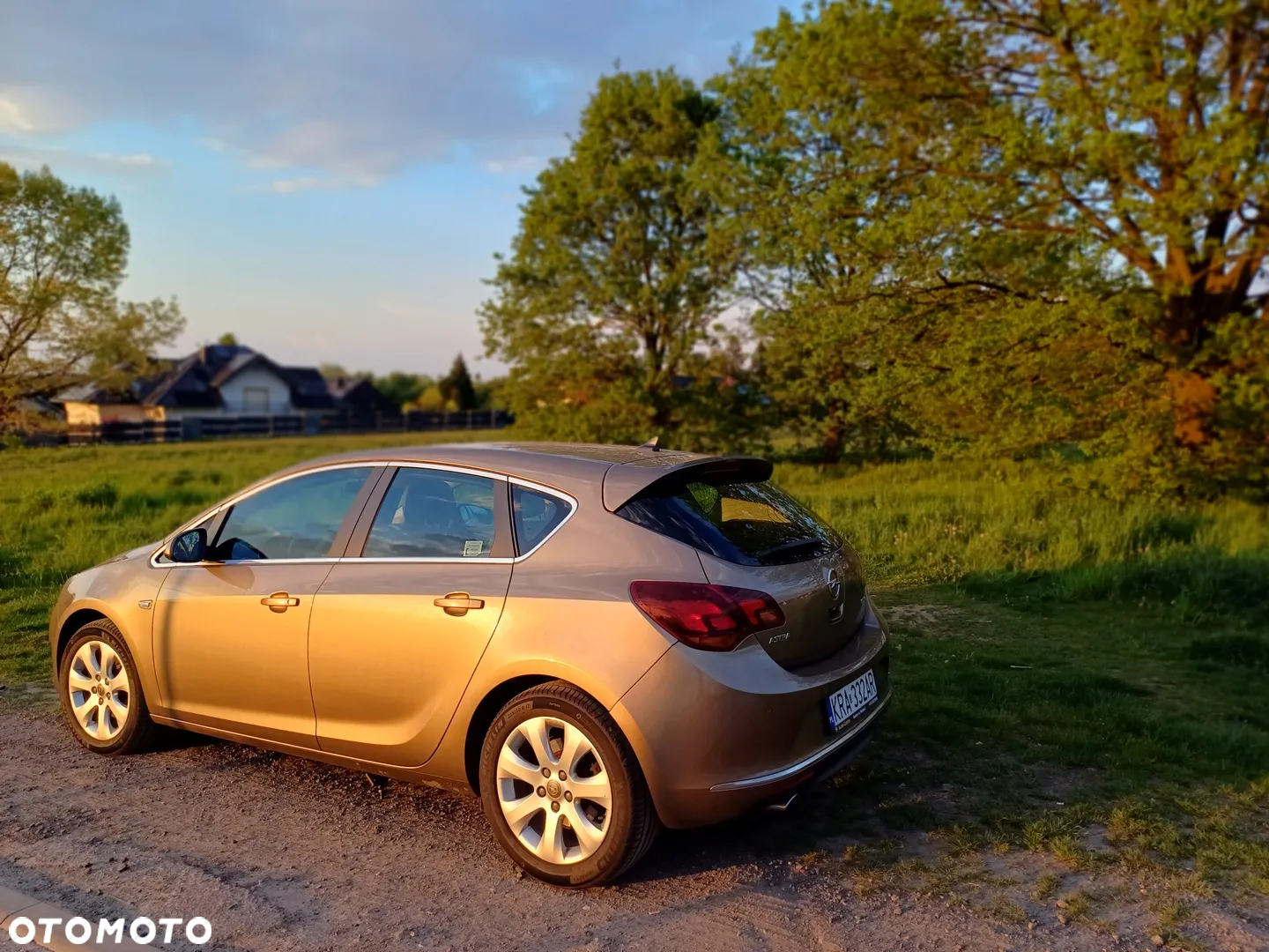 Opel Astra IV 1.6 T SIDI Cosmo S&S - 2