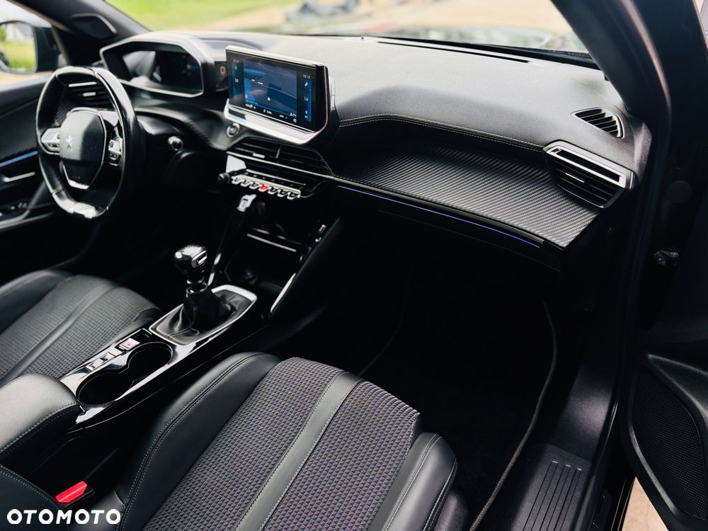 Peugeot 2008 PureTech 130 GT - 25