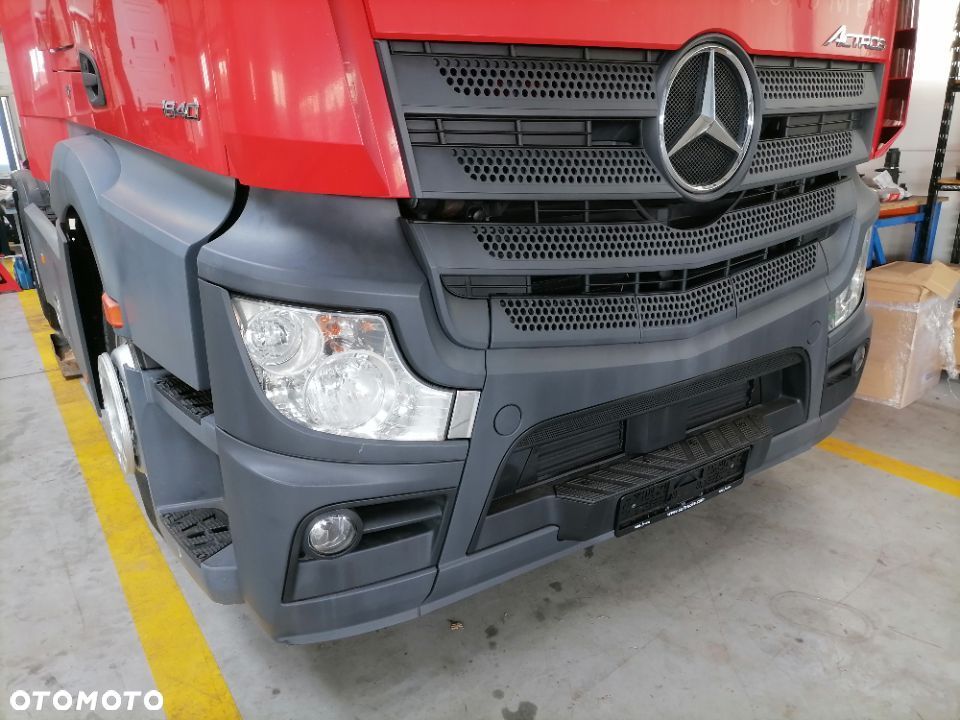 Przód Mercedes Actros MP4 2.3m wąska kabina - 3