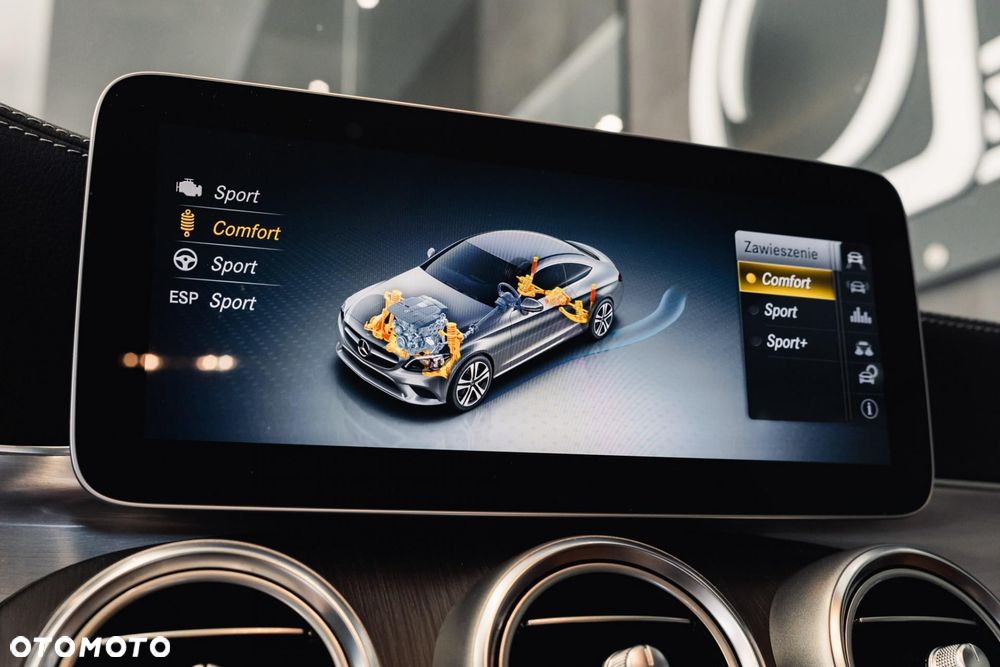 Mercedes-Benz Klasa C 300 4MATIC 9G-TRONIC - 21